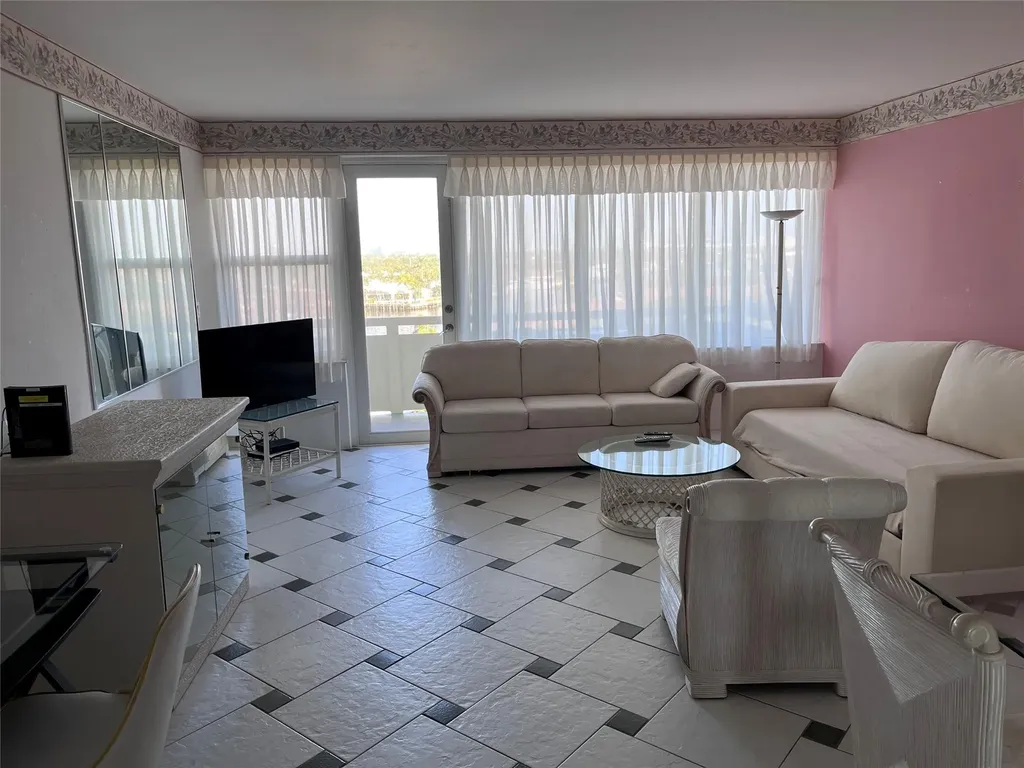 3200 NE 36th Street Fort Lauderdale FL 33308