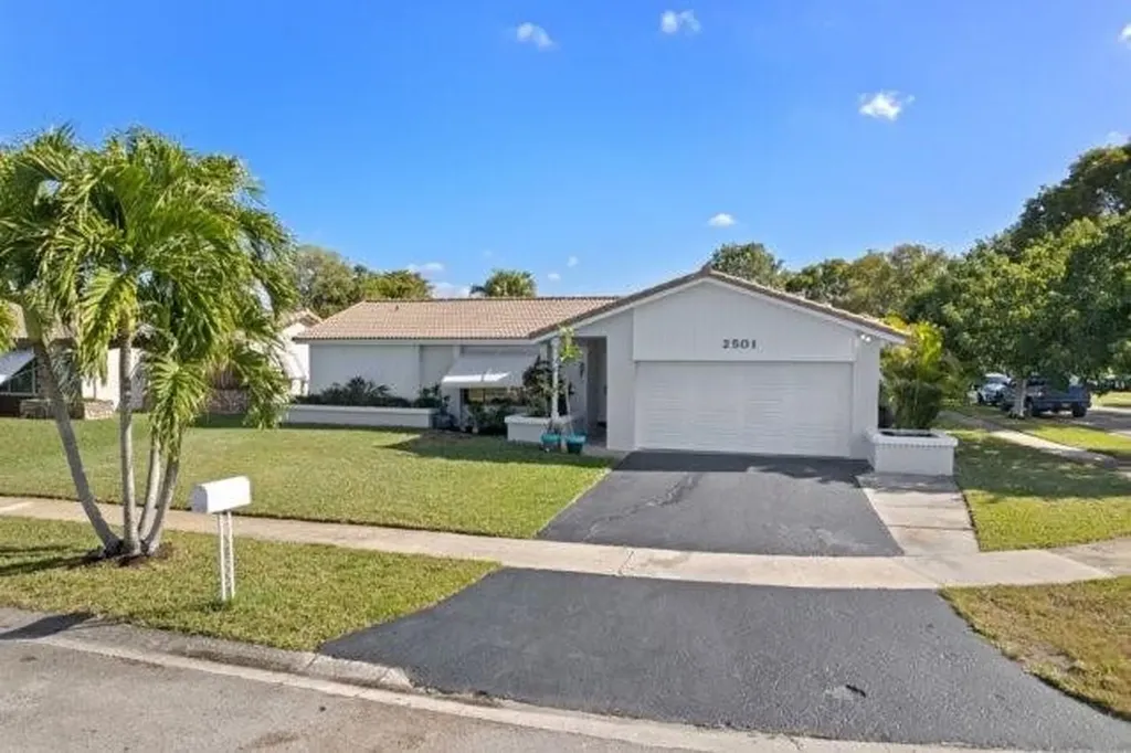 2501 NW 98th Lane Coral Springs FL 33065