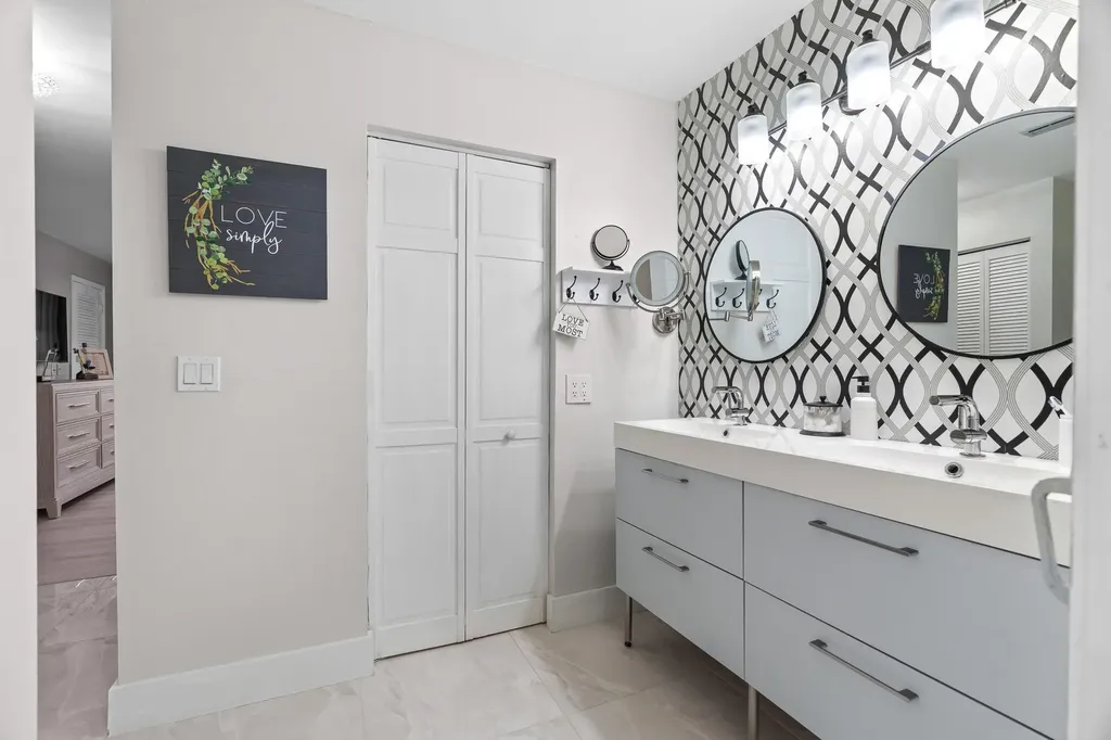 21215 Lago Circle Boca Raton FL 33433