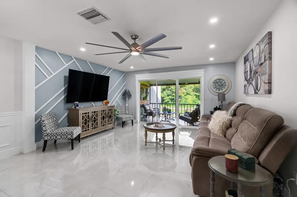 21215 Lago Circle Boca Raton FL 33433