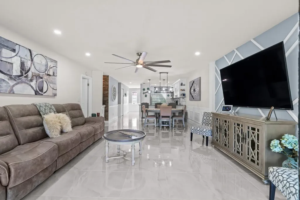21215 Lago Circle Boca Raton FL 33433