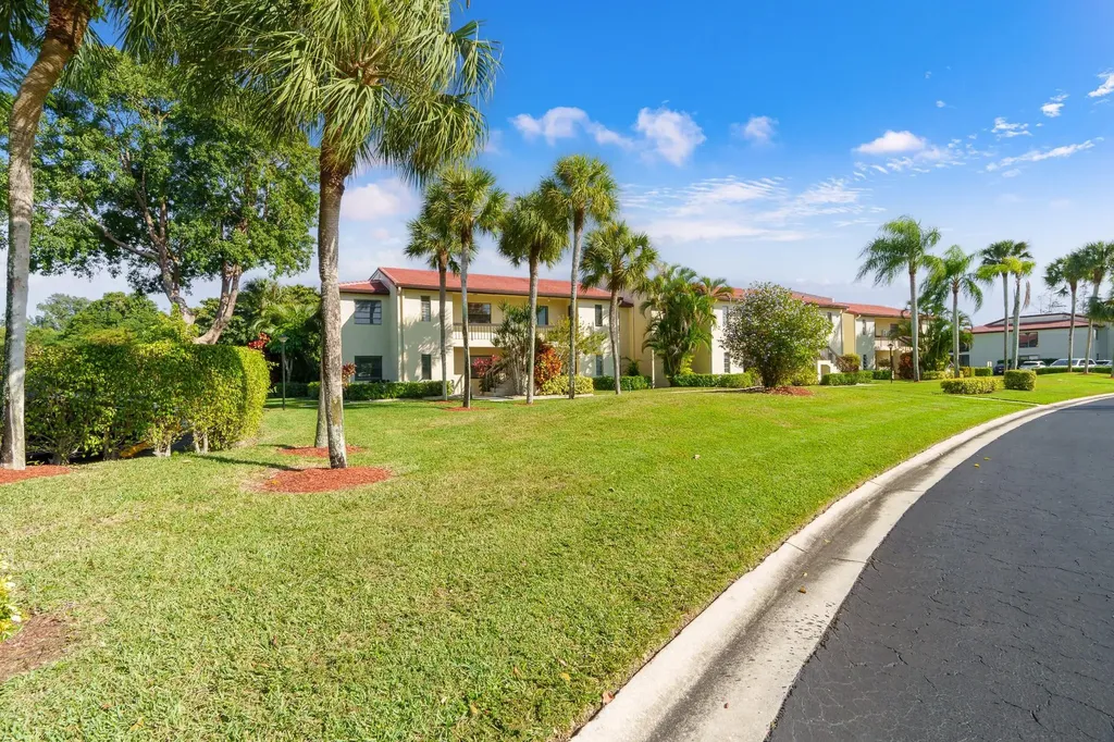 21215 Lago Circle Boca Raton FL 33433