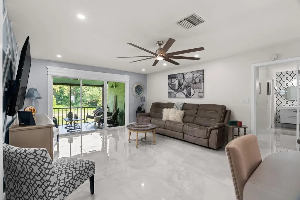 21215 Lago Circle Boca Raton FL 33433