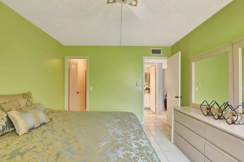204 Burgundy E Delray Beach FL 33484