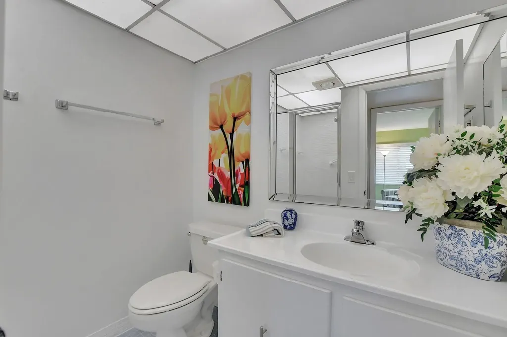 204 Burgundy E Delray Beach FL 33484