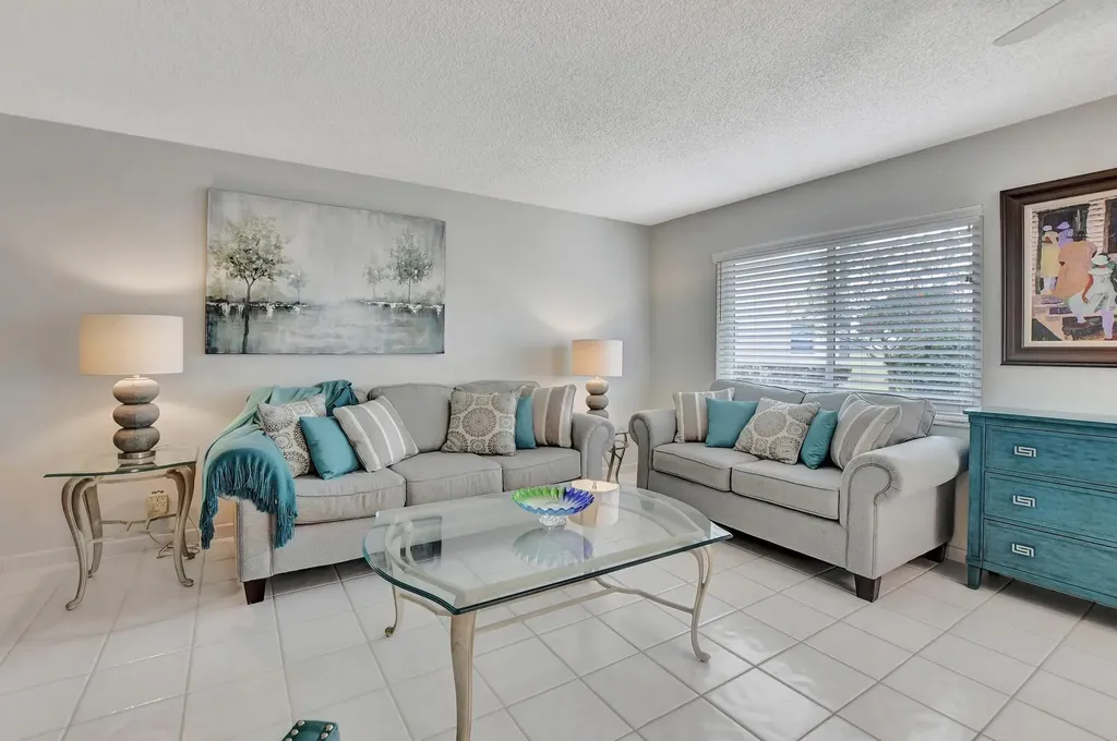 204 Burgundy E Delray Beach FL 33484