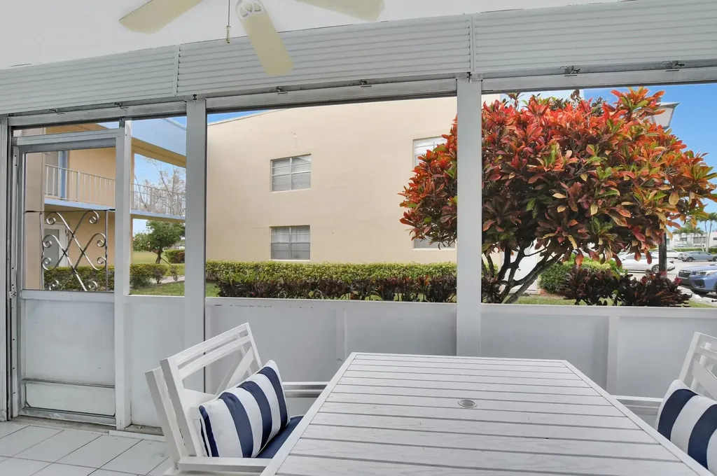 204 Burgundy E Delray Beach FL 33484