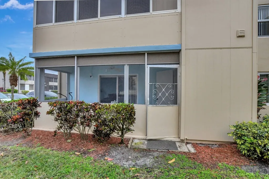 204 Burgundy E Delray Beach FL 33484