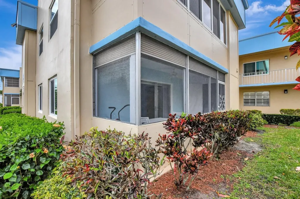 204 Burgundy E Delray Beach FL 33484