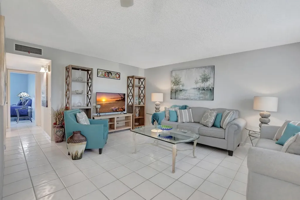 204 Burgundy E Delray Beach FL 33484
