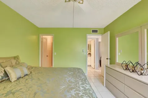 204 Burgundy E Delray Beach FL 33484