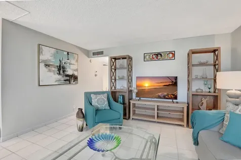204 Burgundy E Delray Beach FL 33484