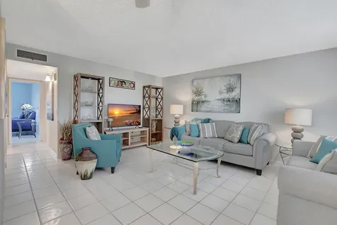 204 Burgundy E Delray Beach FL 33484