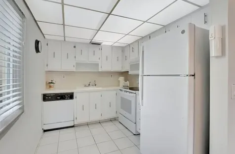 204 Burgundy E Delray Beach FL 33484