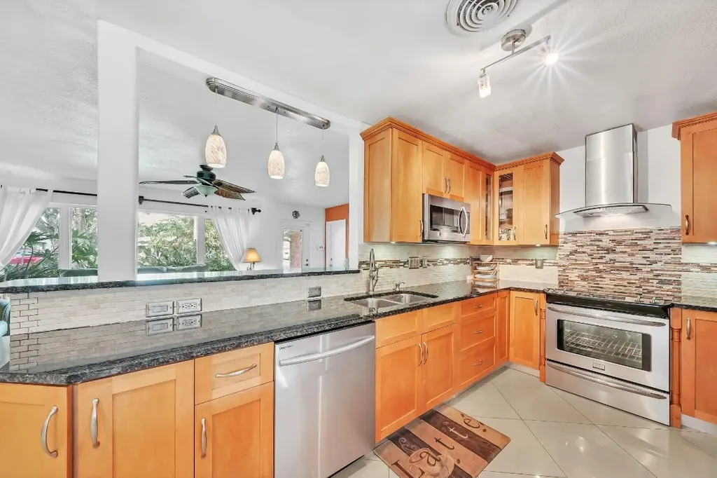 220 NW 34th Street Oakland Park FL 33309