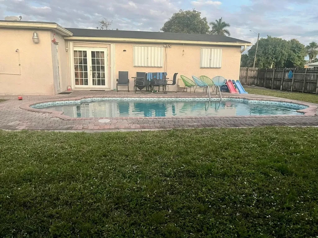 600 N 65th Terrace Hollywood FL 33024