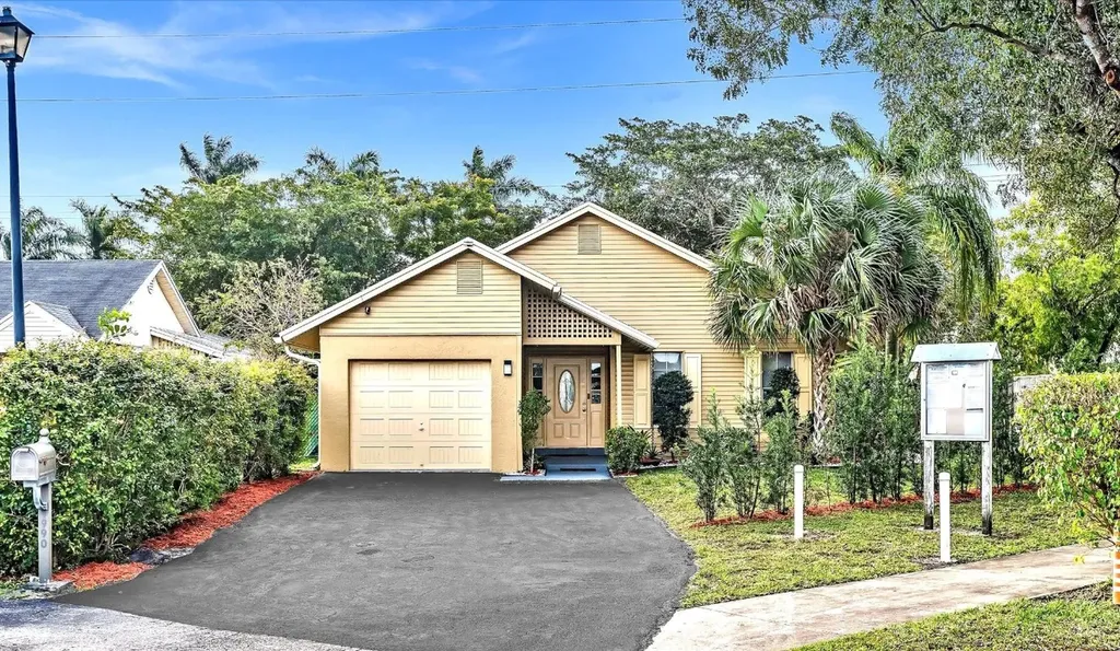 9990 NW 44th Court Sunrise FL 33351