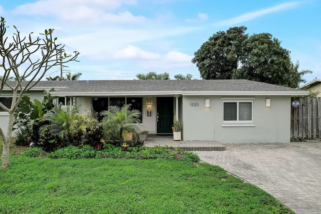 1253 SE 4th Avenue Deerfield Beach FL 33441