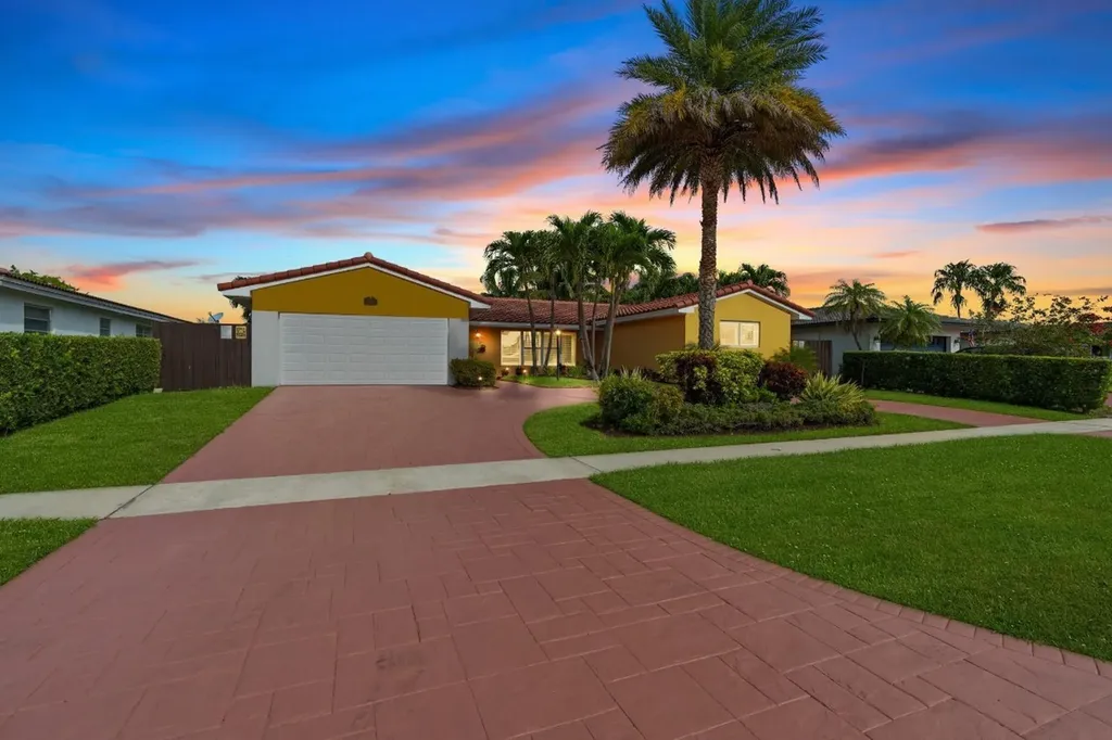 4711 Cleveland Street Hollywood FL 33021