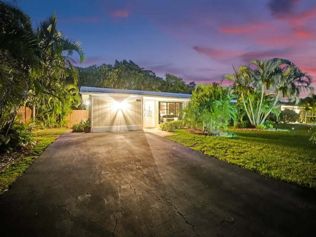 2771 NE 53rd Court Lighthouse Point FL 33064