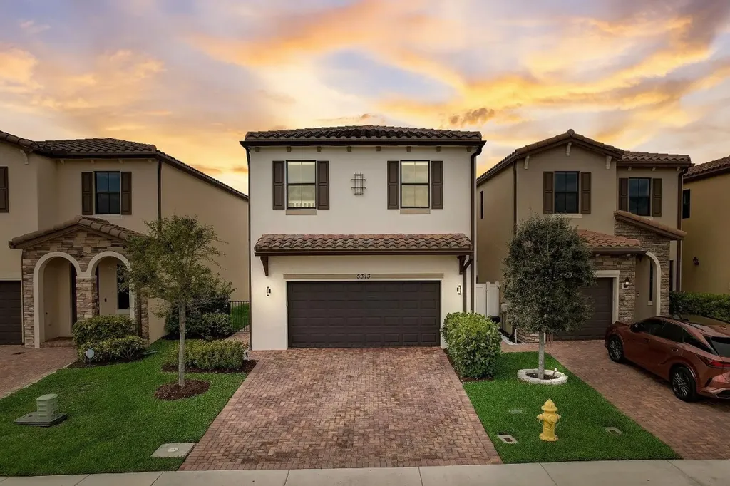 5313 NW 50th Terrace Tamarac FL 33319