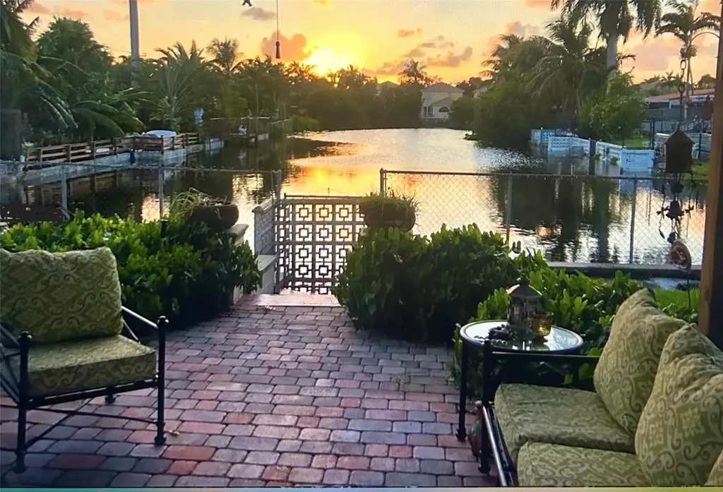 920 N 11th Court Hollywood FL 33019