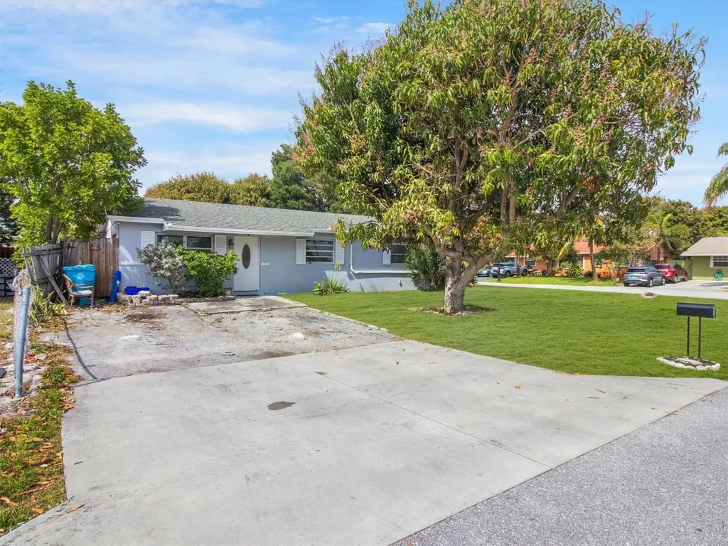 1633 NE 2nd Street Boynton Beach FL 33435