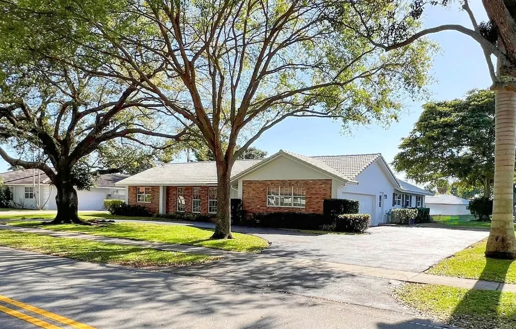 261 W Tropical Way Plantation FL 33317