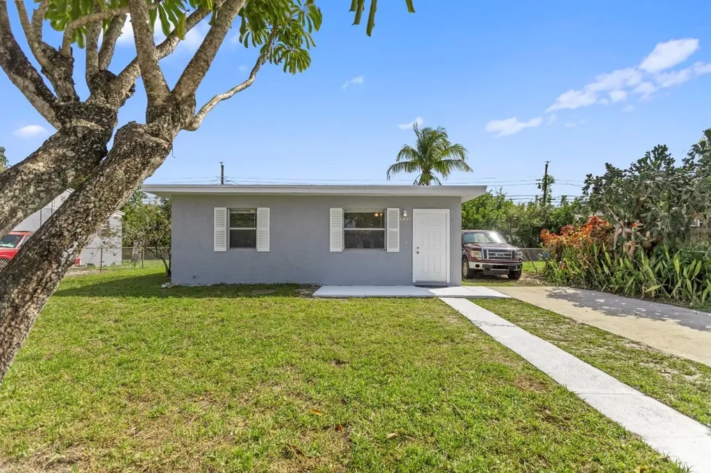 2456 NW 6th Street Pompano Beach FL 33069