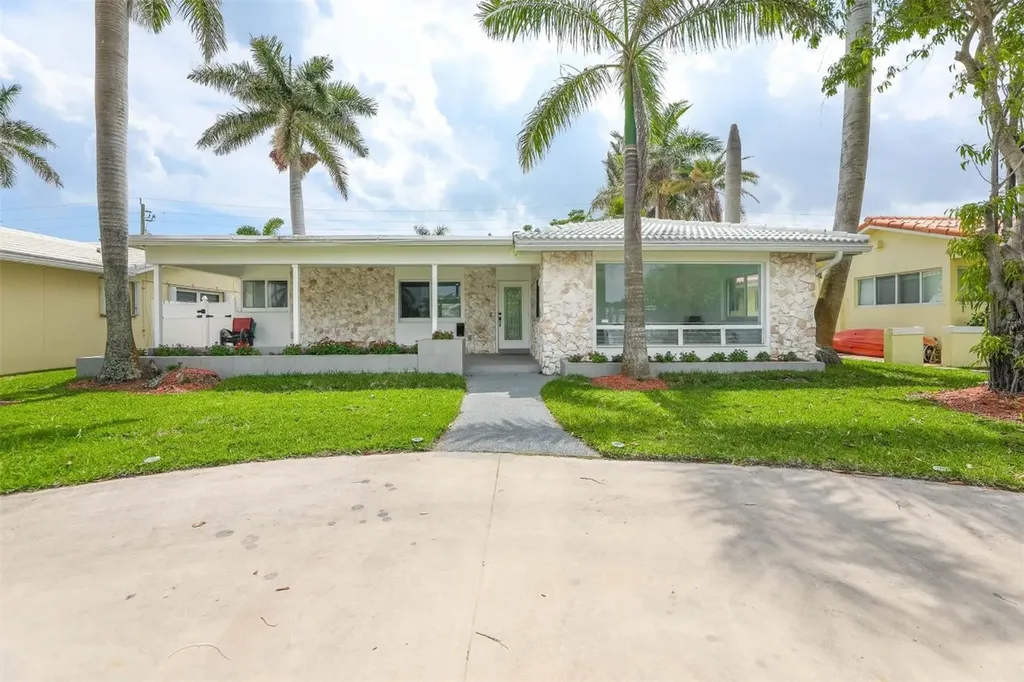 828 S Southlake Drive Hollywood FL 33019