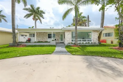 828 S Southlake Drive Hollywood FL 33019