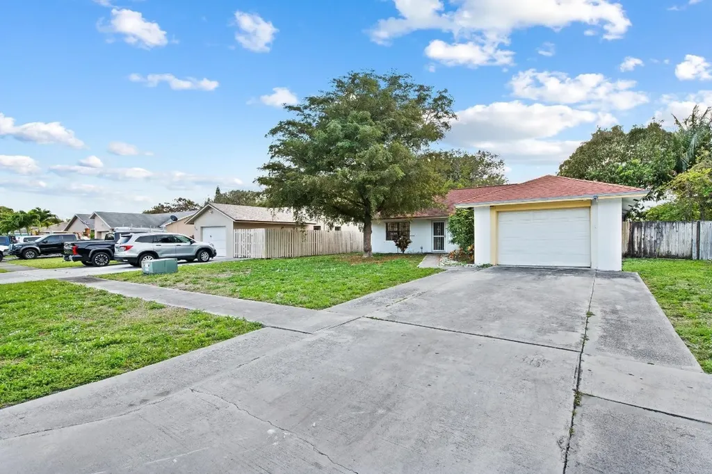 7117 Hyatt Avenue Lantana FL 33462