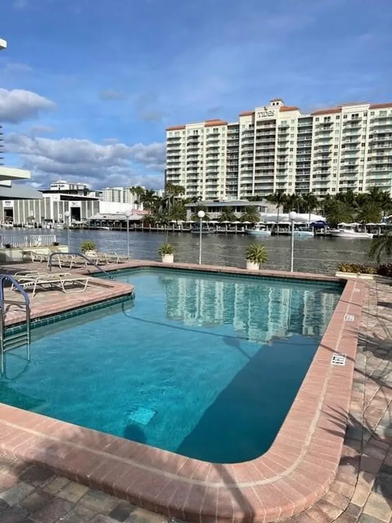2900 NE 30th Street Fort Lauderdale FL 33306