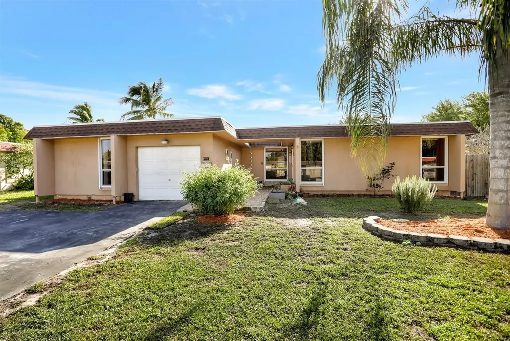 7702 NW 74th Avenue Tamarac FL 33321