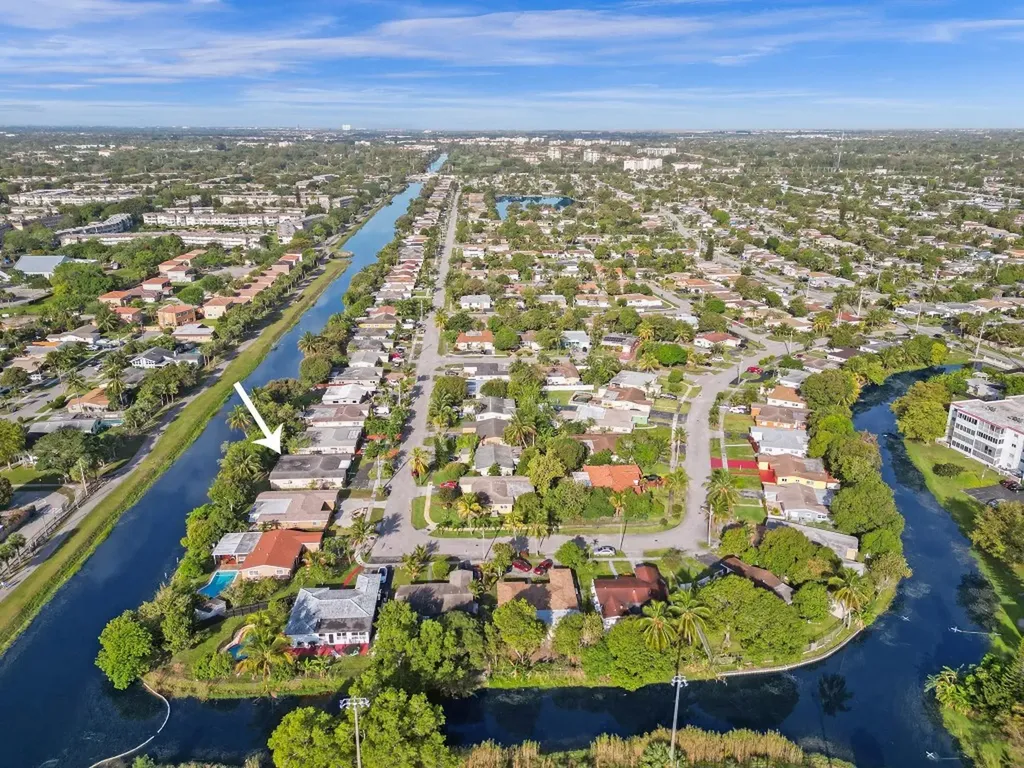 4512 NW 39th Street Lauderdale Lakes FL 33319