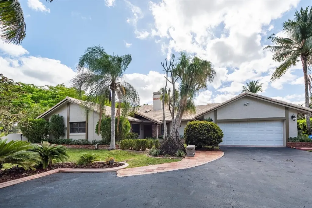 970 SW 93rd Avenue Plantation FL 33324