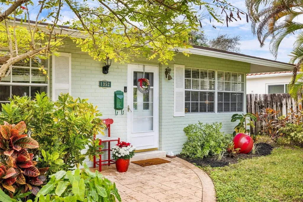 1352 NE 40th Street Oakland Park FL 33334