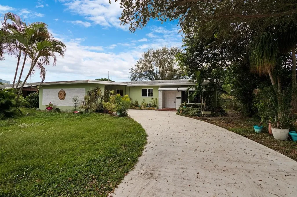 3916 Hayes Street Hollywood FL 33021
