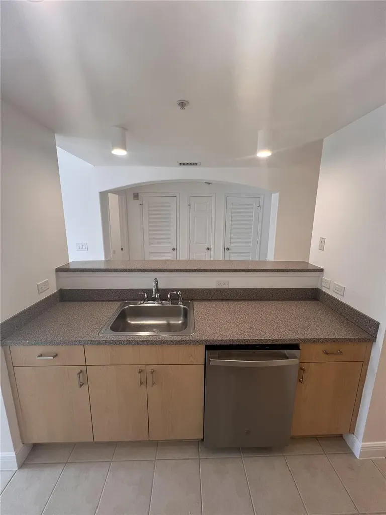 533 NE 3rd Avenue Fort Lauderdale FL 33301