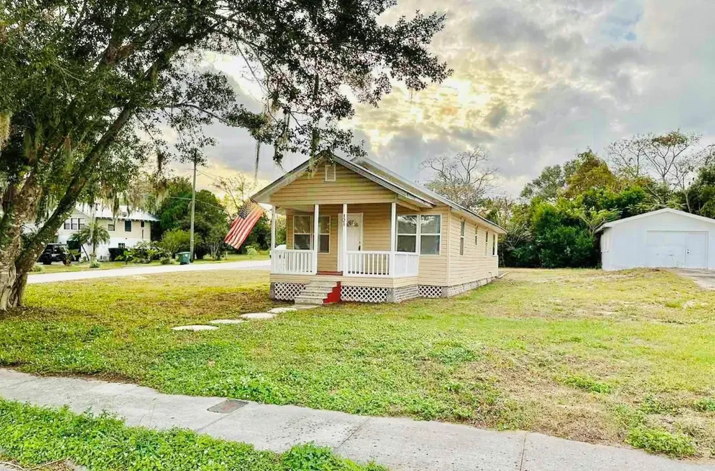 320 S Central Avenue Avon Park FL 33825