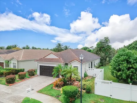 2725 Willow Lane Lauderdale Lakes FL 33311