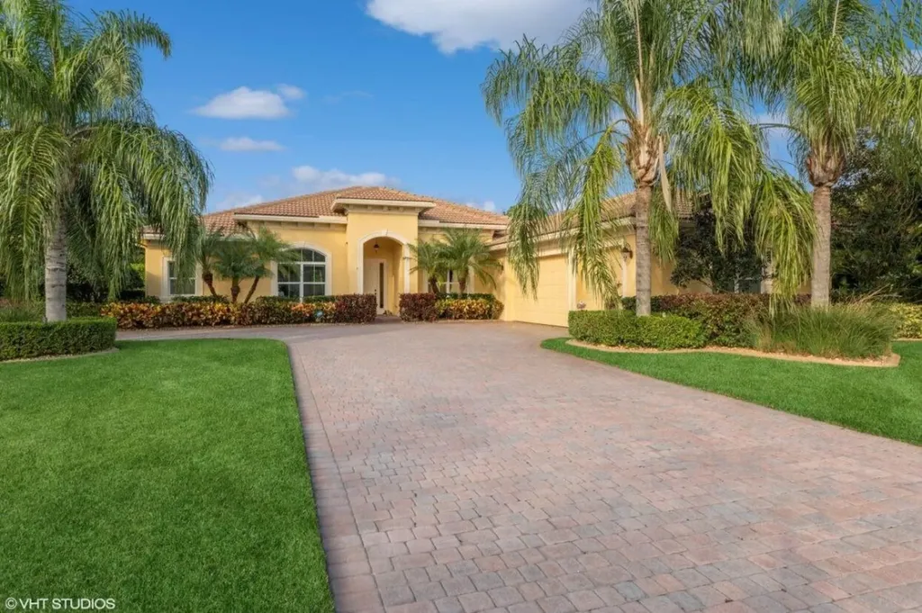 7619 SE Belle Maison Drive Stuart FL 34997