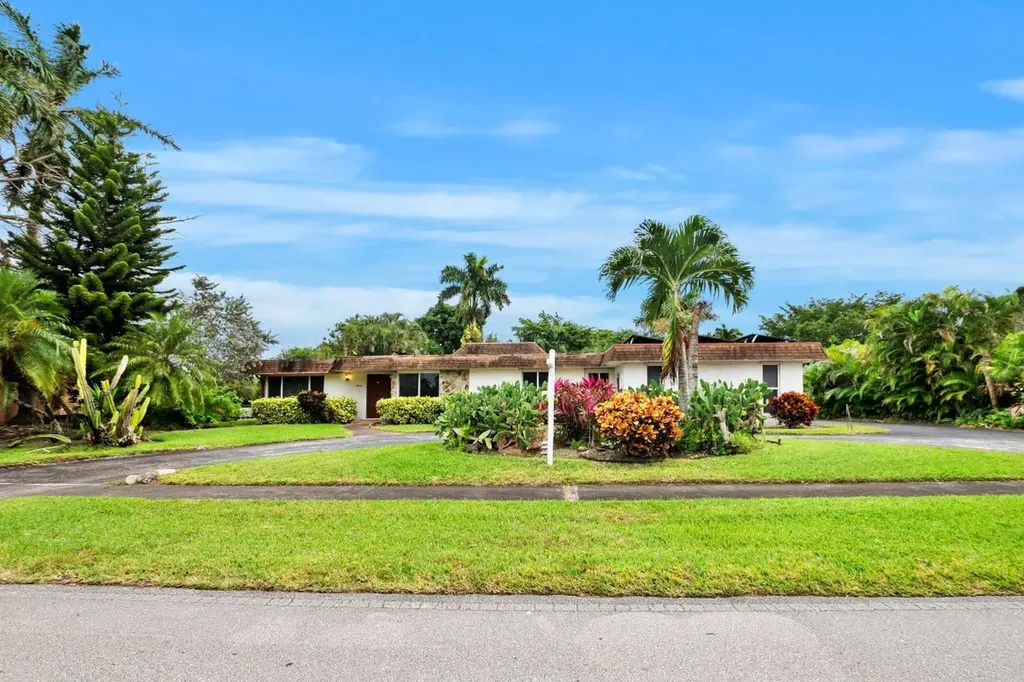 20 W Tropical Way Plantation FL 33317
