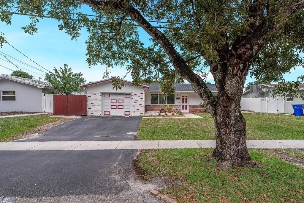 2717 Roosevelt Street Hollywood FL 33020