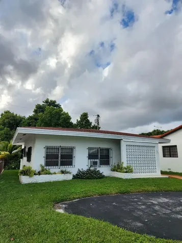 850 NW 17th Court Miami FL 33125