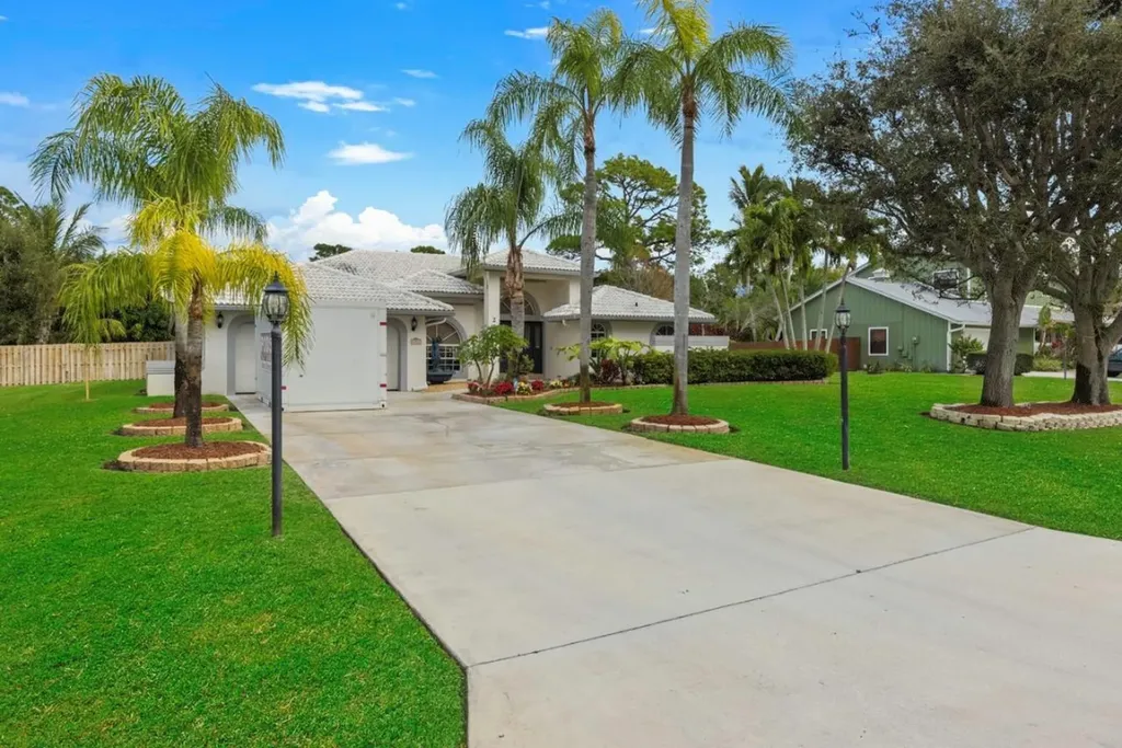 2303 NE Marlberry Lane Jensen Beach FL 34957