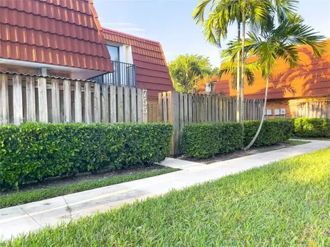 755 NW 98th Circle Plantation FL 33324
