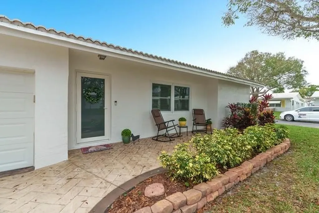 1600 NW 82nd Terrace Plantation FL 33322