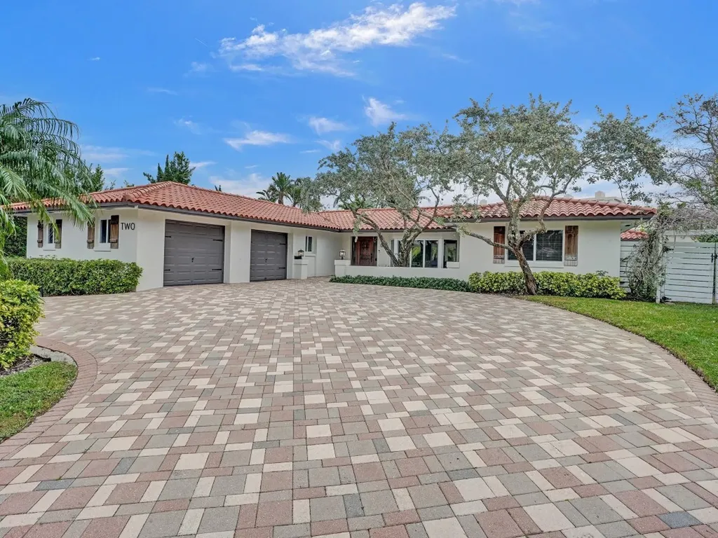 2 Minnetonka Road Sea Ranch Lakes FL 33308