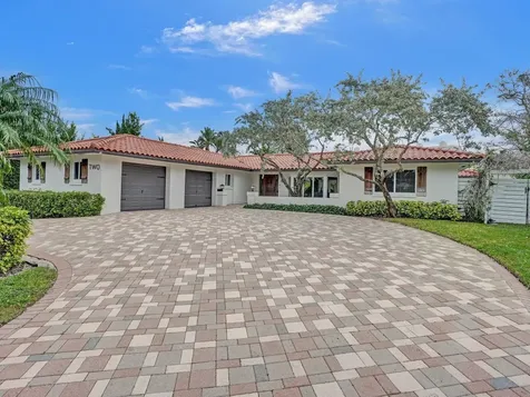 2 Minnetonka Road Sea Ranch Lakes FL 33308